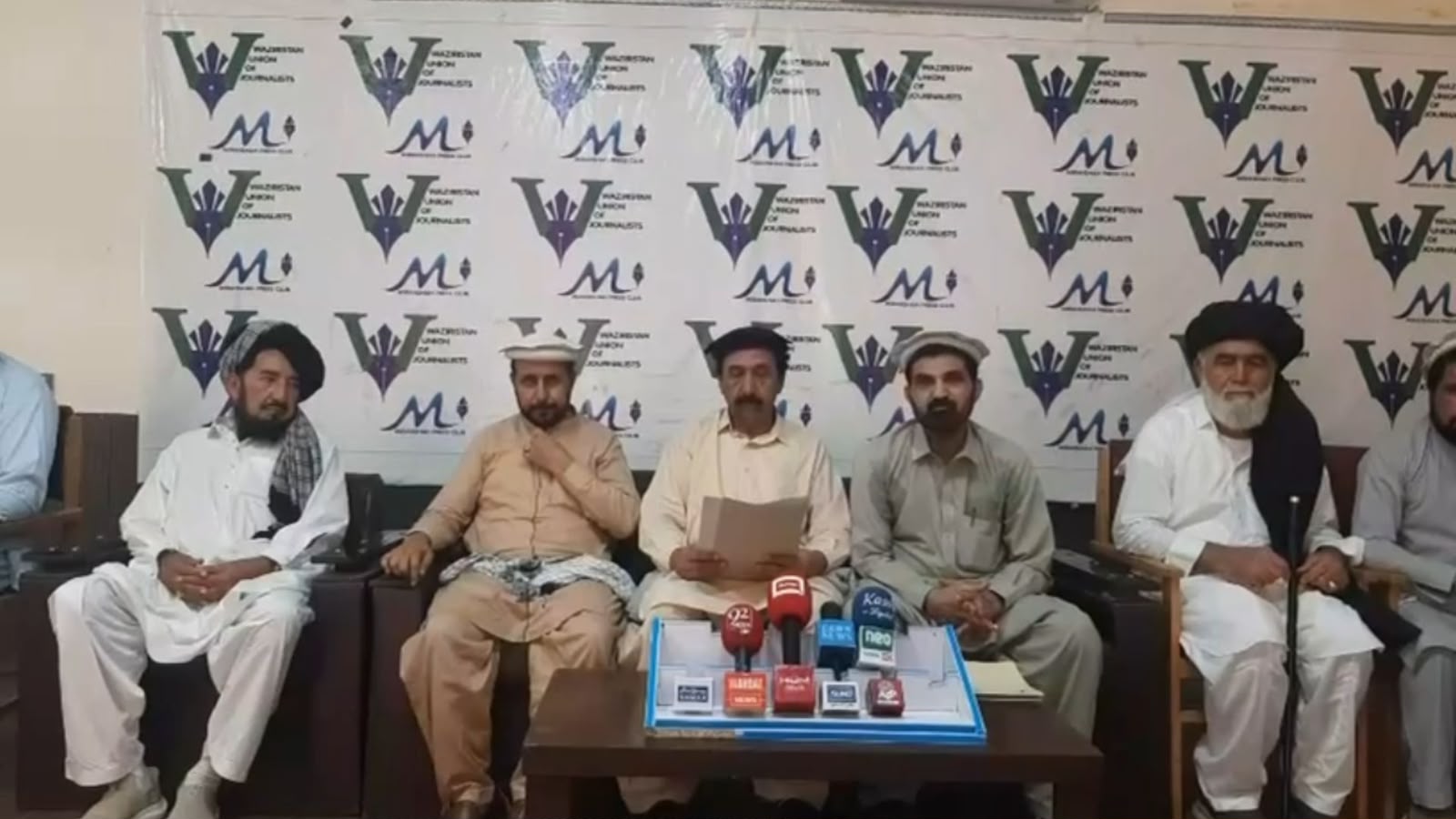 د میرام شاه بازار د معاوضو قضیه پای ته ورسېده ؛ متاثره کسانو خپل شکایتونه بېرته واخیستل