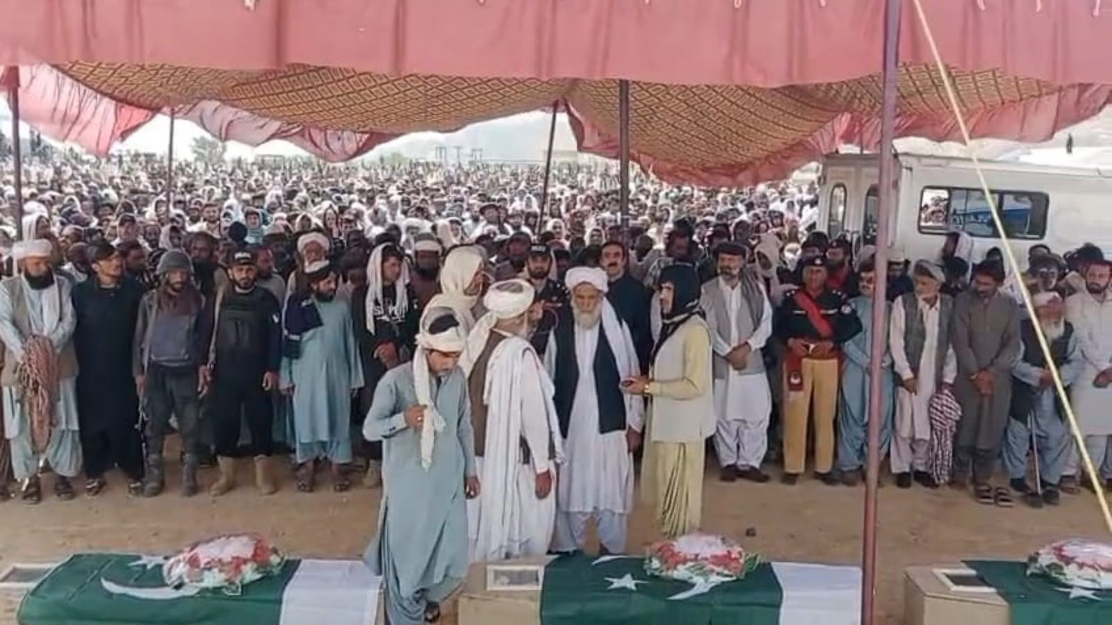 زیارت : ​د سنجاوي مانګي ډیم پېښې د دریو وژل شويو پولیسو د جنازې لمونځ ادا شو