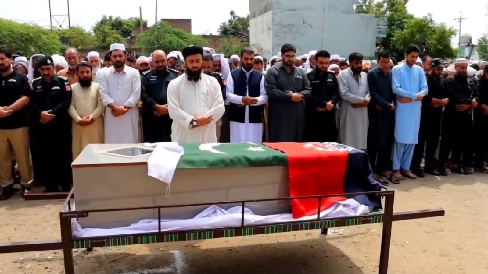 د کوهاټ په نښته کې وژل شوي د اېکسایز اسسټنټ سب انسپکټر جنازه د نوښار په بر خویشګي کلي کې وشوه