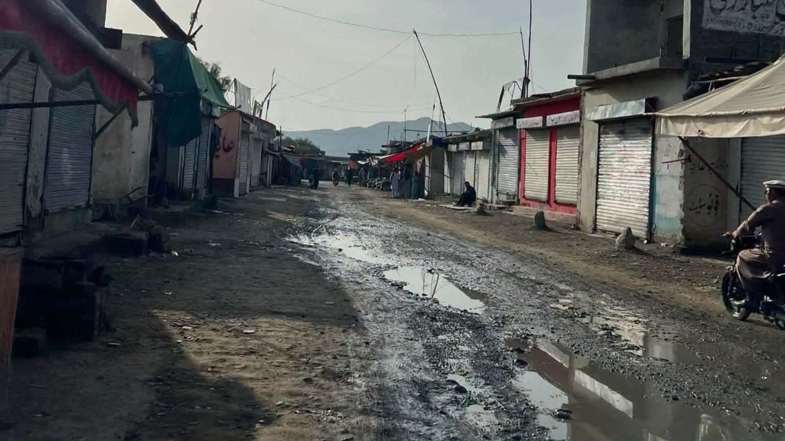 کوز سویلي وزيرستان : د کريکوټ بازار د وسله والو د موجودګۍ له امله وتړل شو