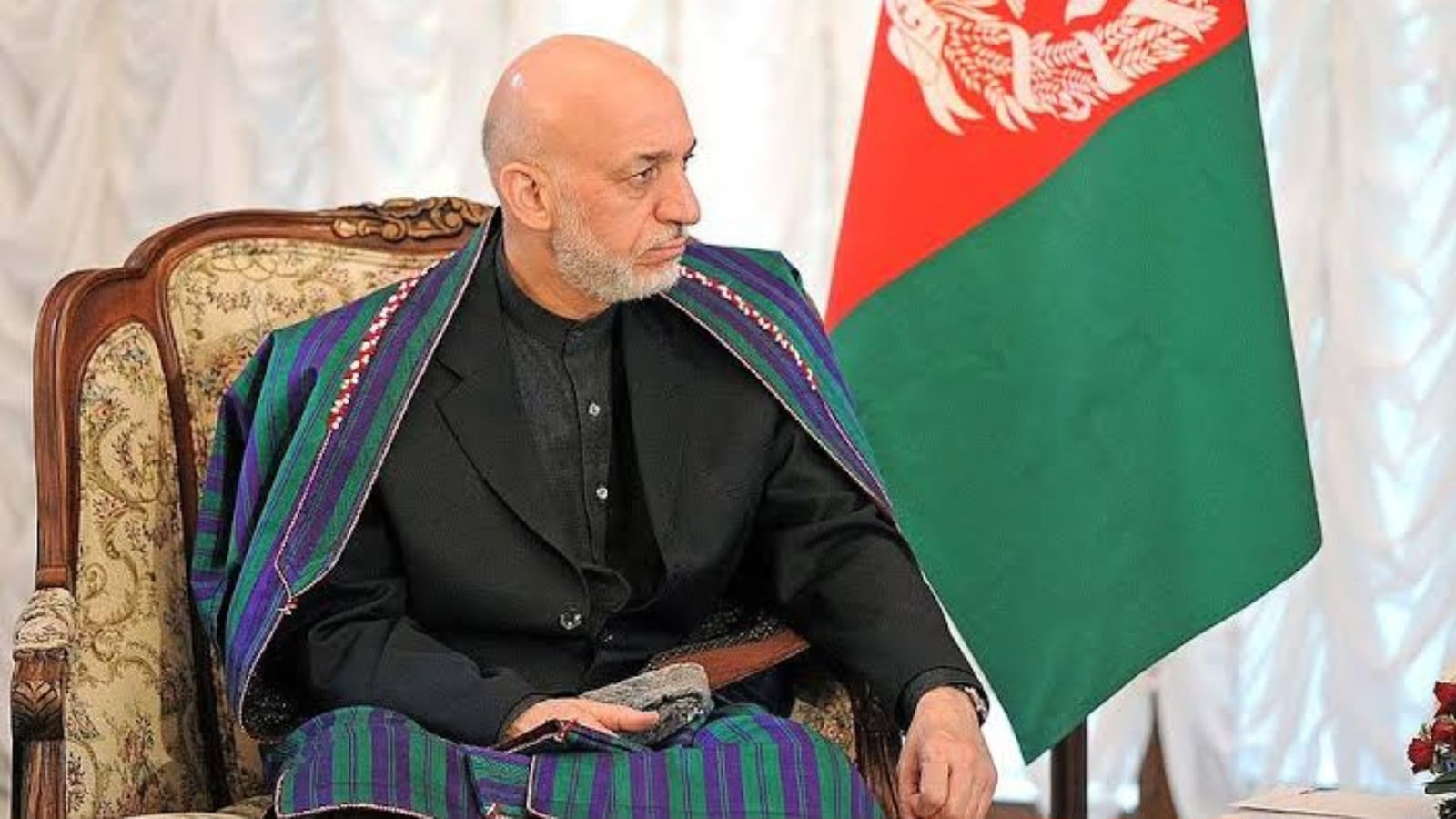 افغانستان د برخلیک پر څلورلارې؛ ایا حامد کرزی بیا د یووالي محور کېدی شي؟