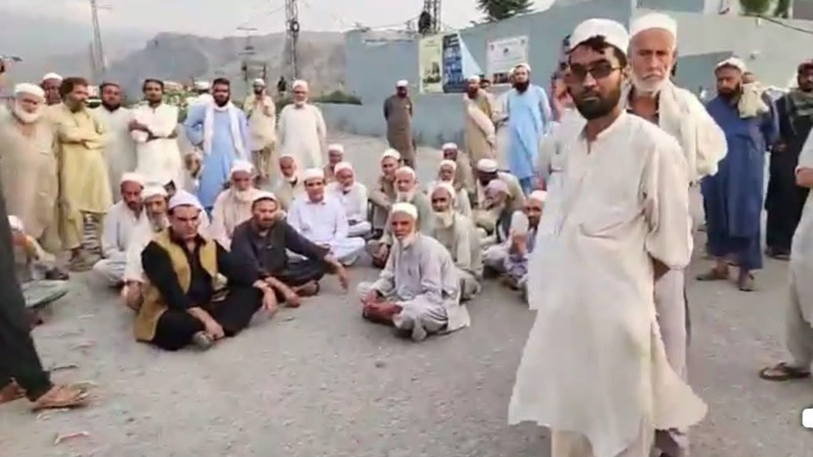 خیبر کې د سوداګر د مبینه تښتونې پر ضد احتجاج؛ پاکستان - افغانستان لویه لار تړل شوې