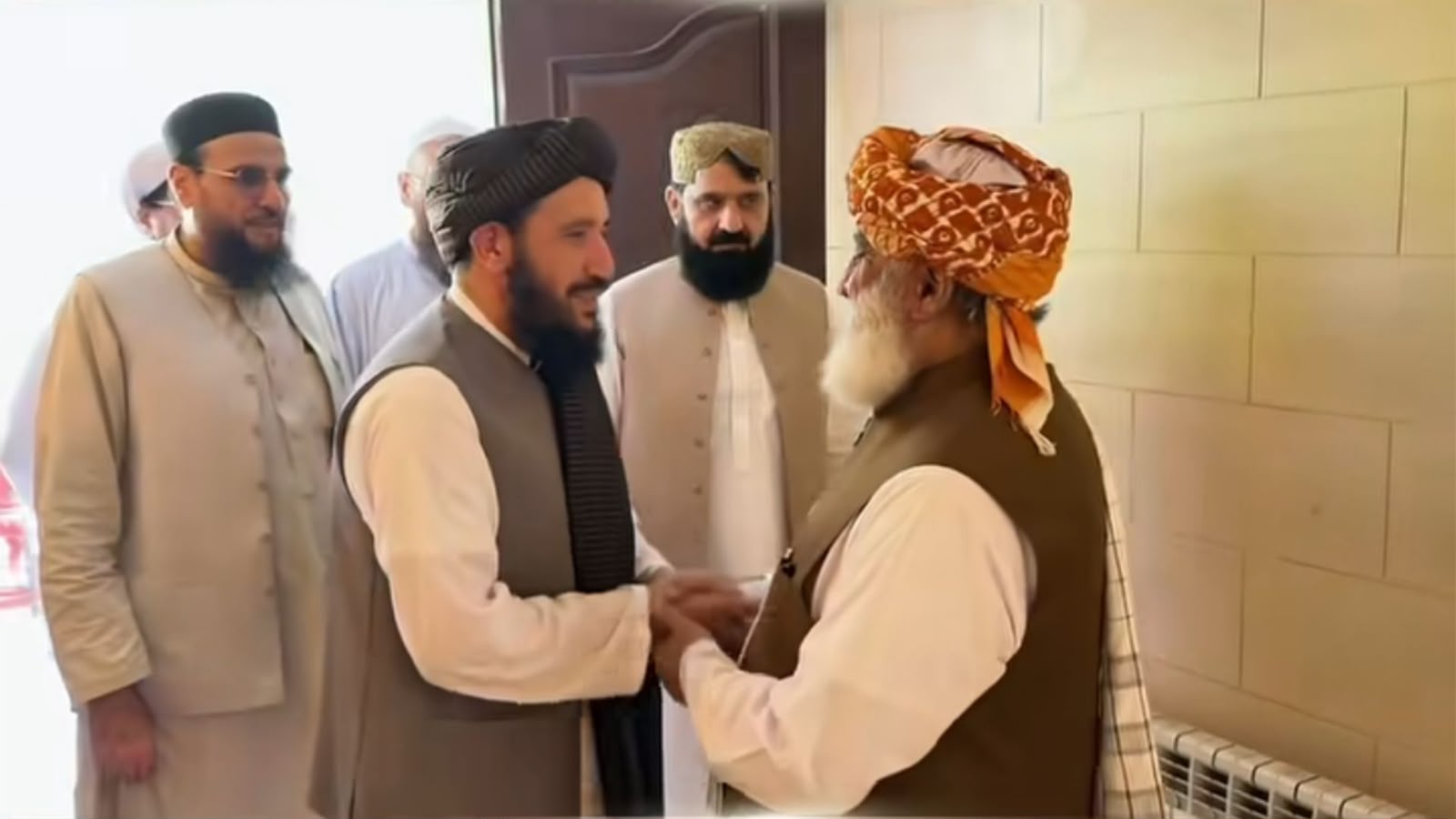 طالبانو مولانا فضل‌ الرحمن ته د اګست ۱۵مې د مراسمو بلنه ورکړه