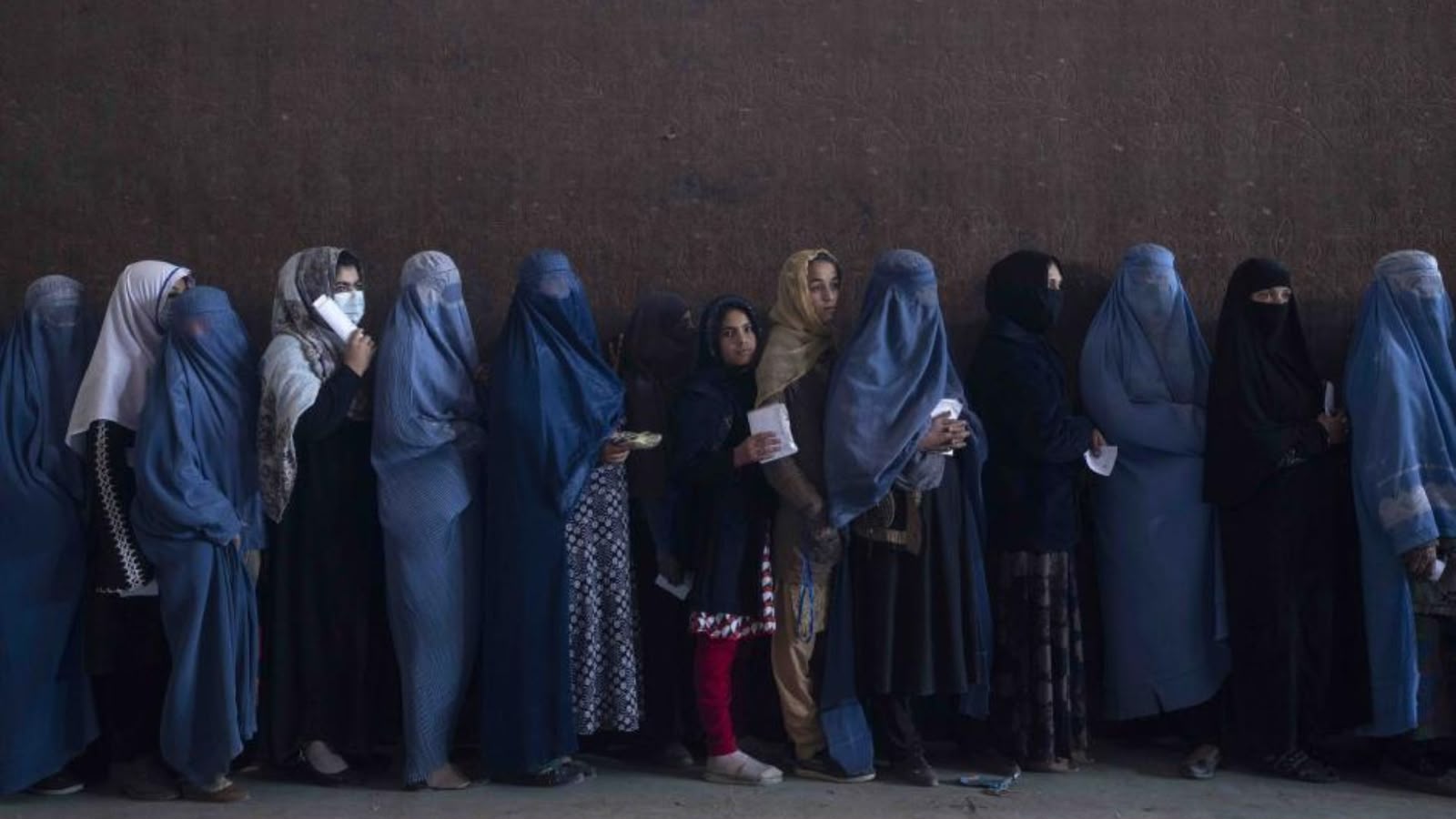 افغانستان کې نږدې نیمایي ځوانې ښځې تر ۱۸ کلنۍ مخکې واده شوې : تازه راپور