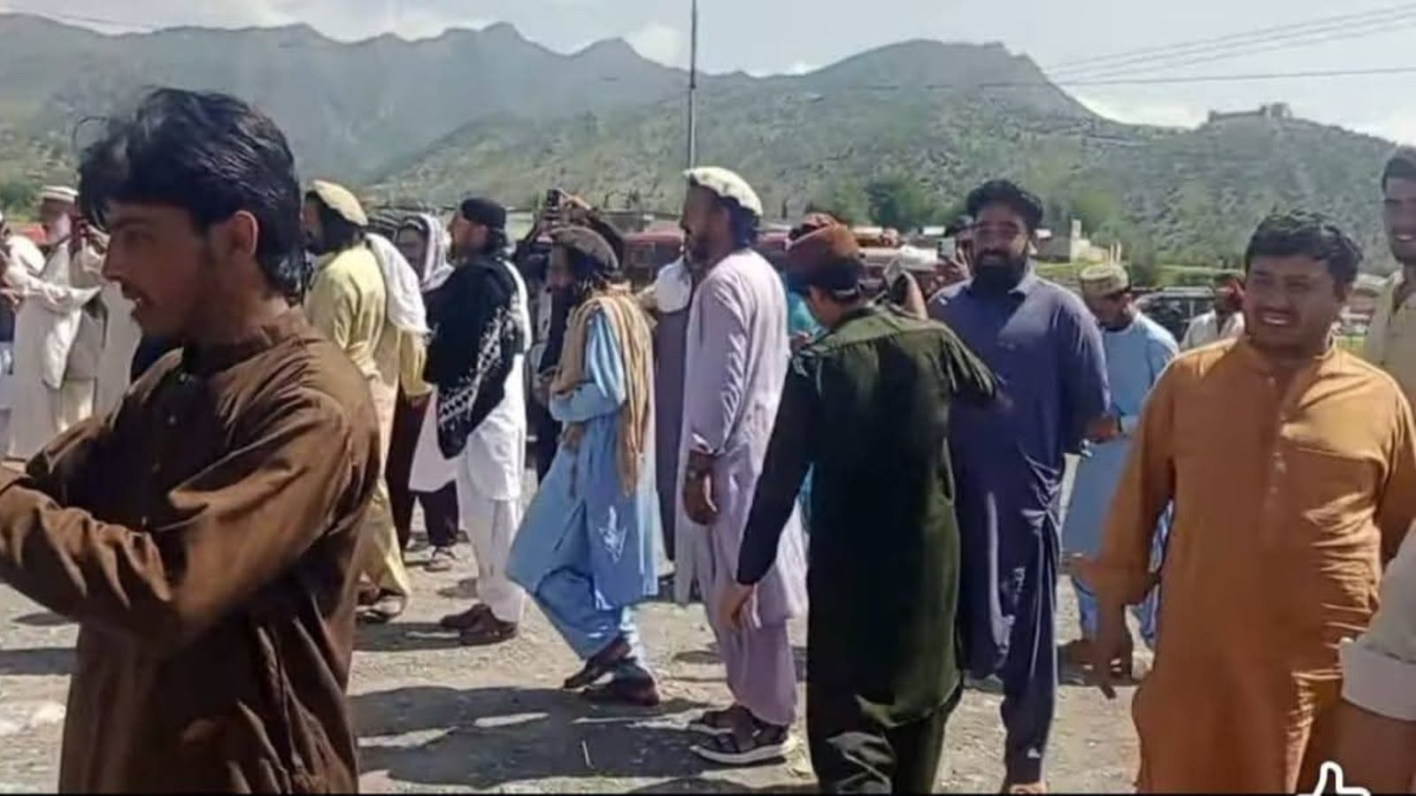 بر سویلي وزیرستان : د زوړ مکین سړک د رغولو د کار ځنډېدو پر ضد احتجاج