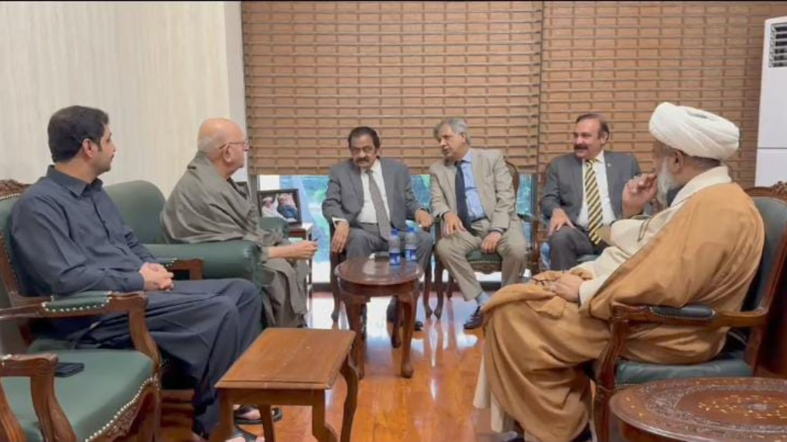 پاکستان : حکومت او اپوزېشن د سیاسي مزاکراتو په بیا پېل سلا شوي