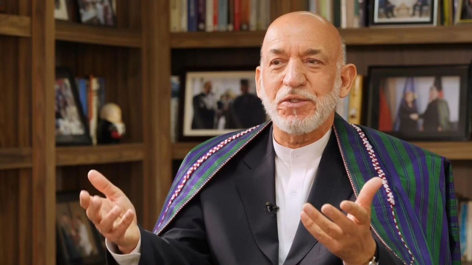 د افغانستان د خپلواکۍ ۱۰۷مه کلیزه : حامد کرزي یو ځل بیا د ملي یووالي او زده‌ کړو پر ارزښت ټینګار کړی دی