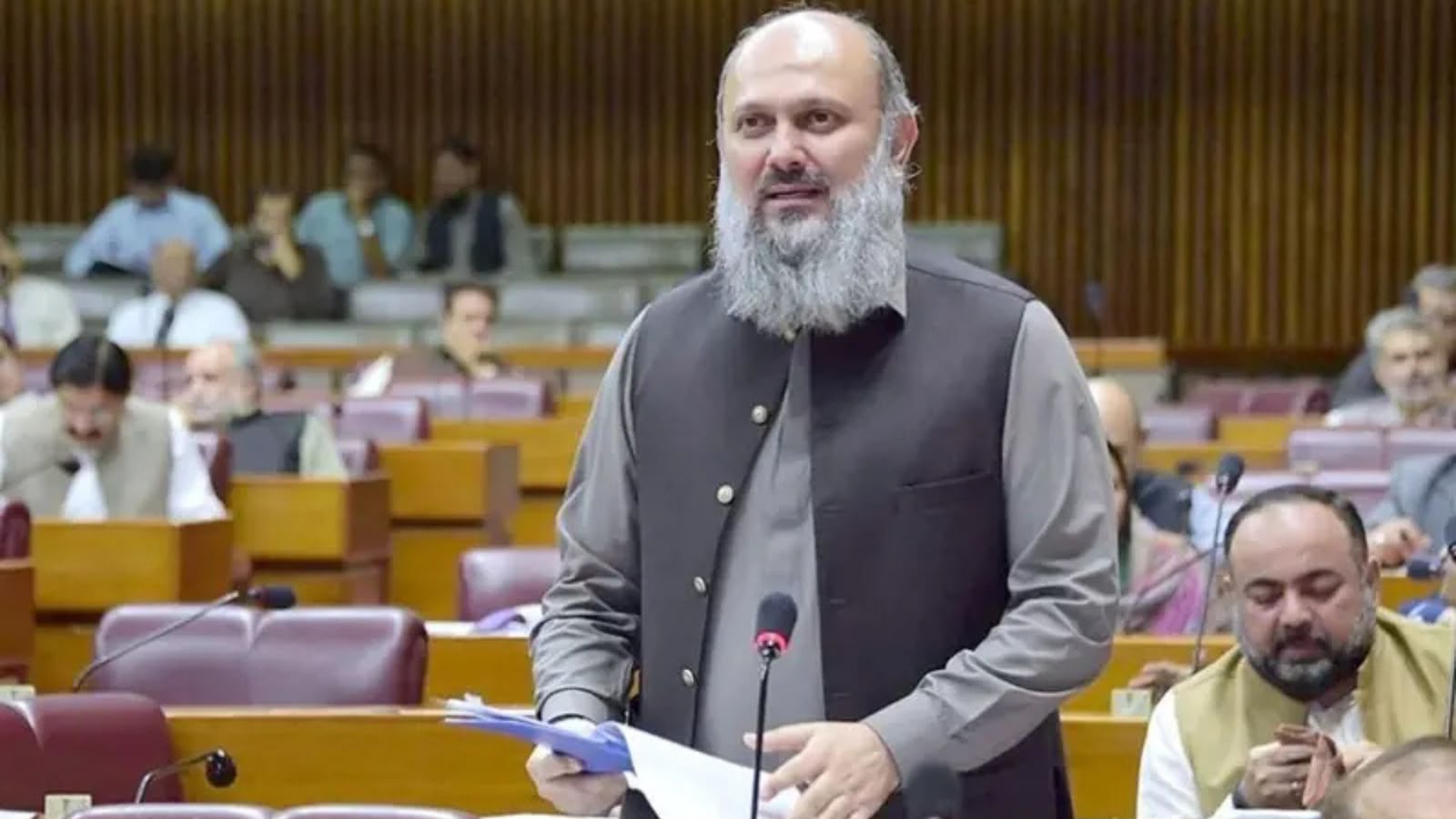پاکستان : د بهر مېشتو پاکستانیانو د استعمال شوو موټرو د درامد او  «شخصي سامان» سکیم ختم شو