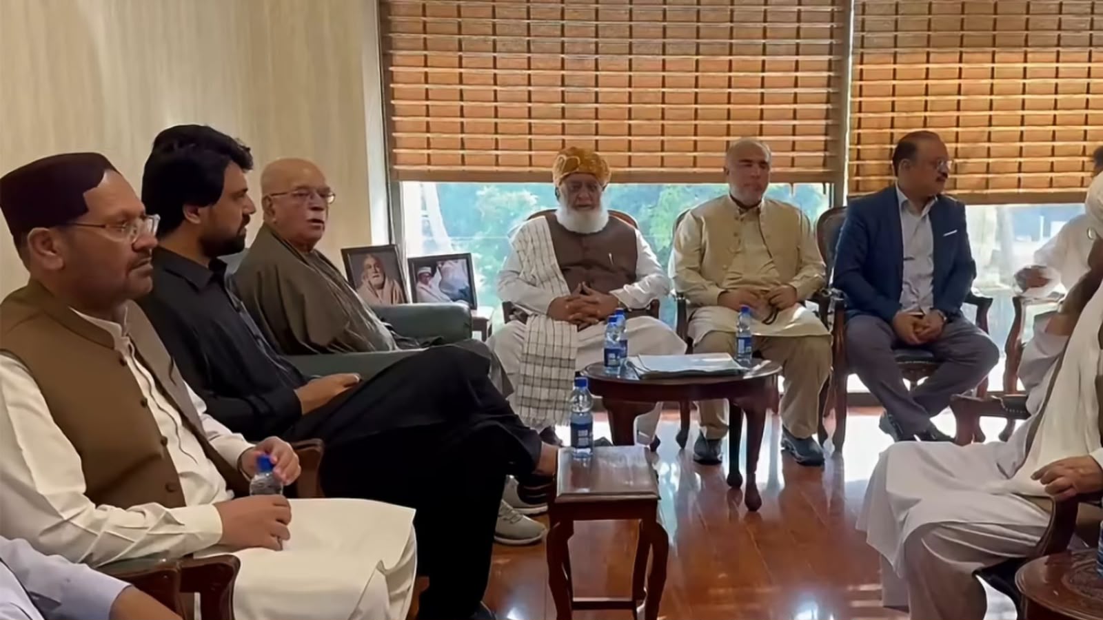 مولانا فضل الرحمان : د پاکستان اپوزېشن ګوندونه د حکومت پر ضد د ګډ سیاسي اتحاد پر جوړولو سلا شول