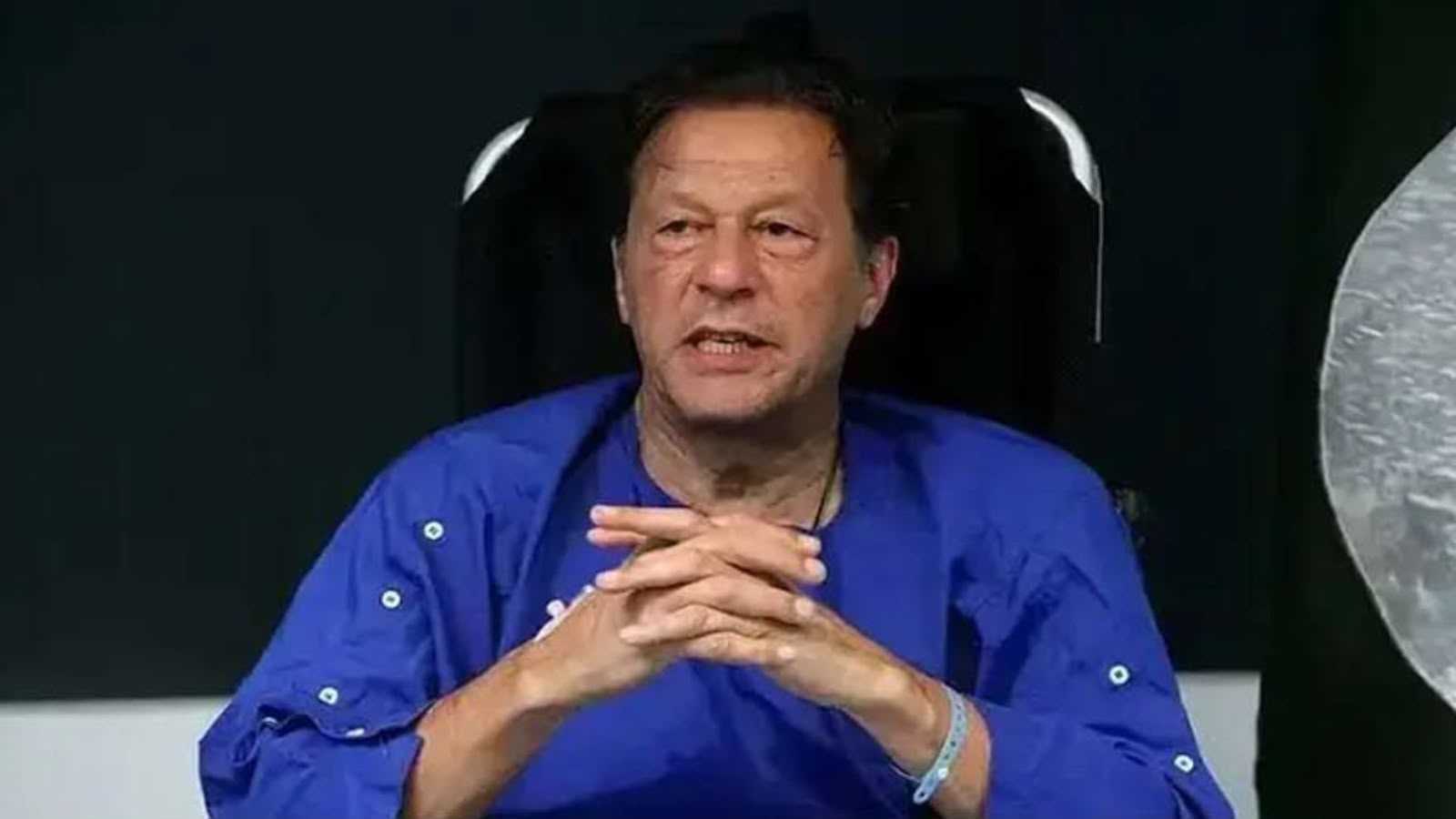 عمران خان له طبي معاینې وروسته بېرته اډیاله جېل ته منتقل کړل شو