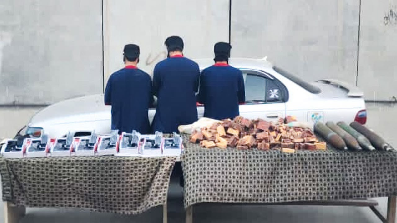 افغانستان : پروان کې ۷۰ کیلو چاودېدونکي مواد او راکټي مرمۍ نیول شوي؛ درې کسان په تړاو نیول شوي
