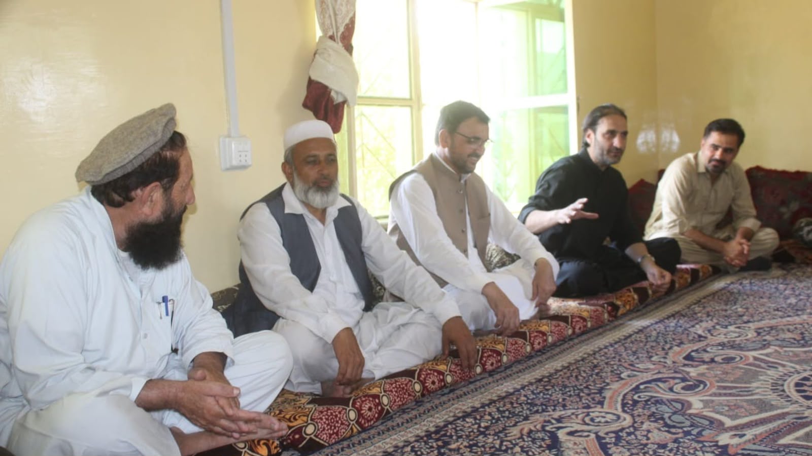 کرمه : ضلعي انتظامیې د افغانستان پولې ته نږدې کلیو کې د خلکو ستونزې واورېدې