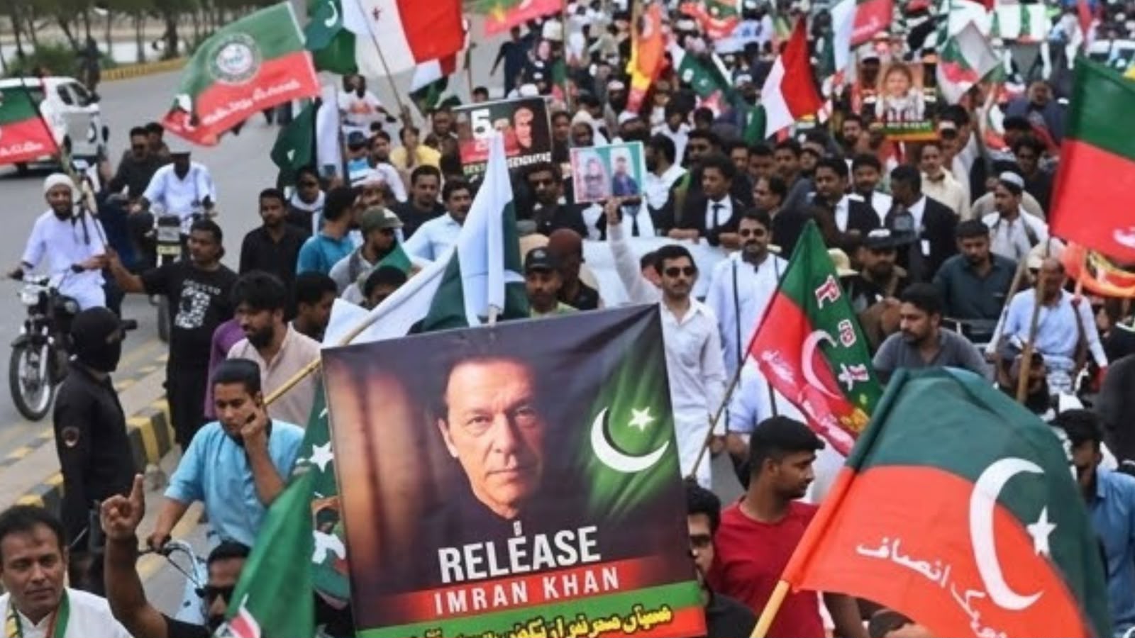 د نړۍ د کرکټ ۲۲ پخوانیو مشهورو لوبغاړو شهباز شریف ته د عمران خان د علاج په اړه خط لیکلی
