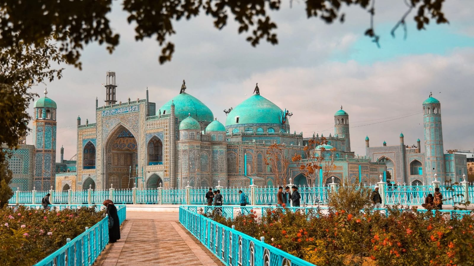 افغانستان : مزارشریف کې د حضرت علي (رض) په نوم د منسوبې روضې مبارکې د بیارغونې پروژه پېل شوه