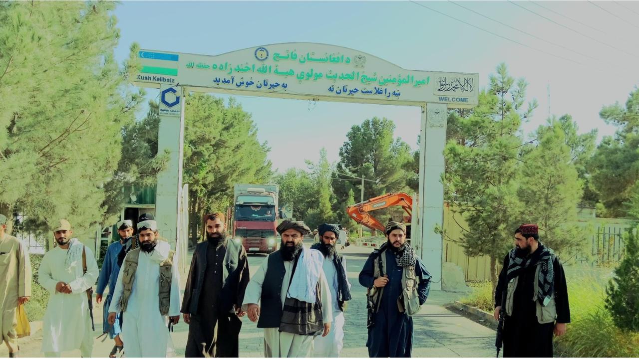 افغانستان : بلخ کې د طالبانو پلاوي د حیرتان بندر سرحدي او اداري چارې ارزولې