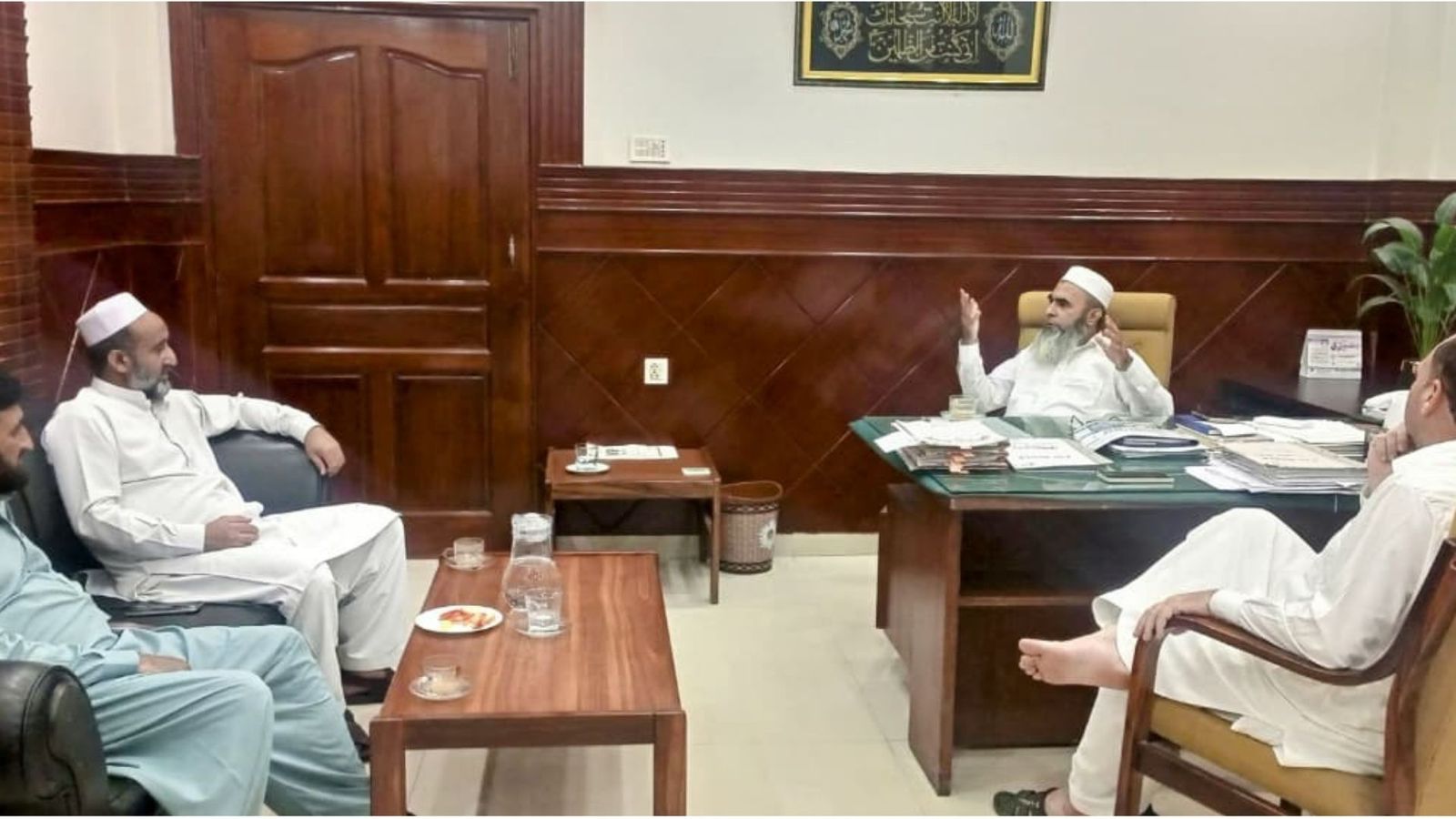 پېښور : په څارویو کې د لمپي سکن او خولې ـ پښو ناروغۍ د خپرېدو شکایت؛ کرونده ګر د واکسین د کمي خبره کوي
