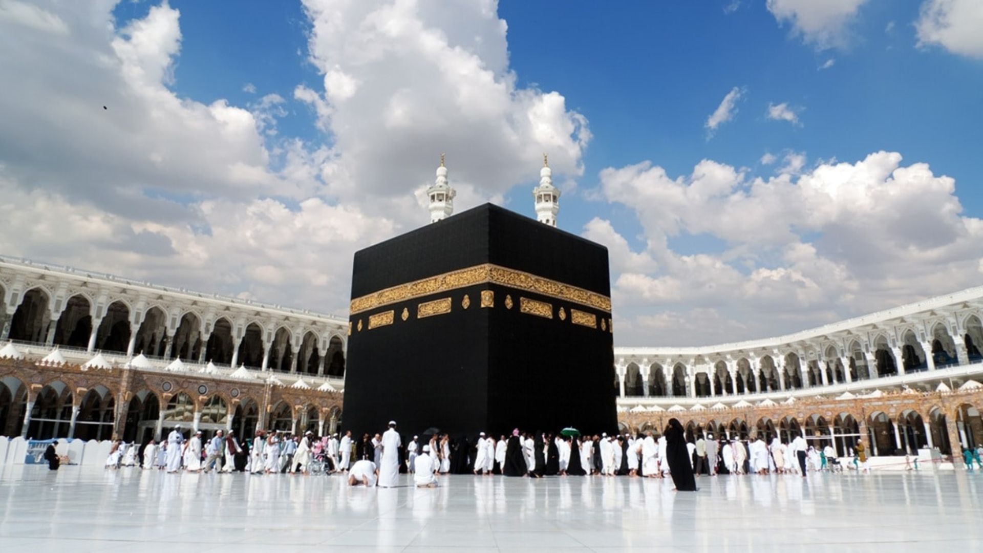 سعودي عرب د پاکستان په ګډون د څلورو هېوادونو د عمرې زایرینو لپاره د خوراک واوچر لازمي کړ