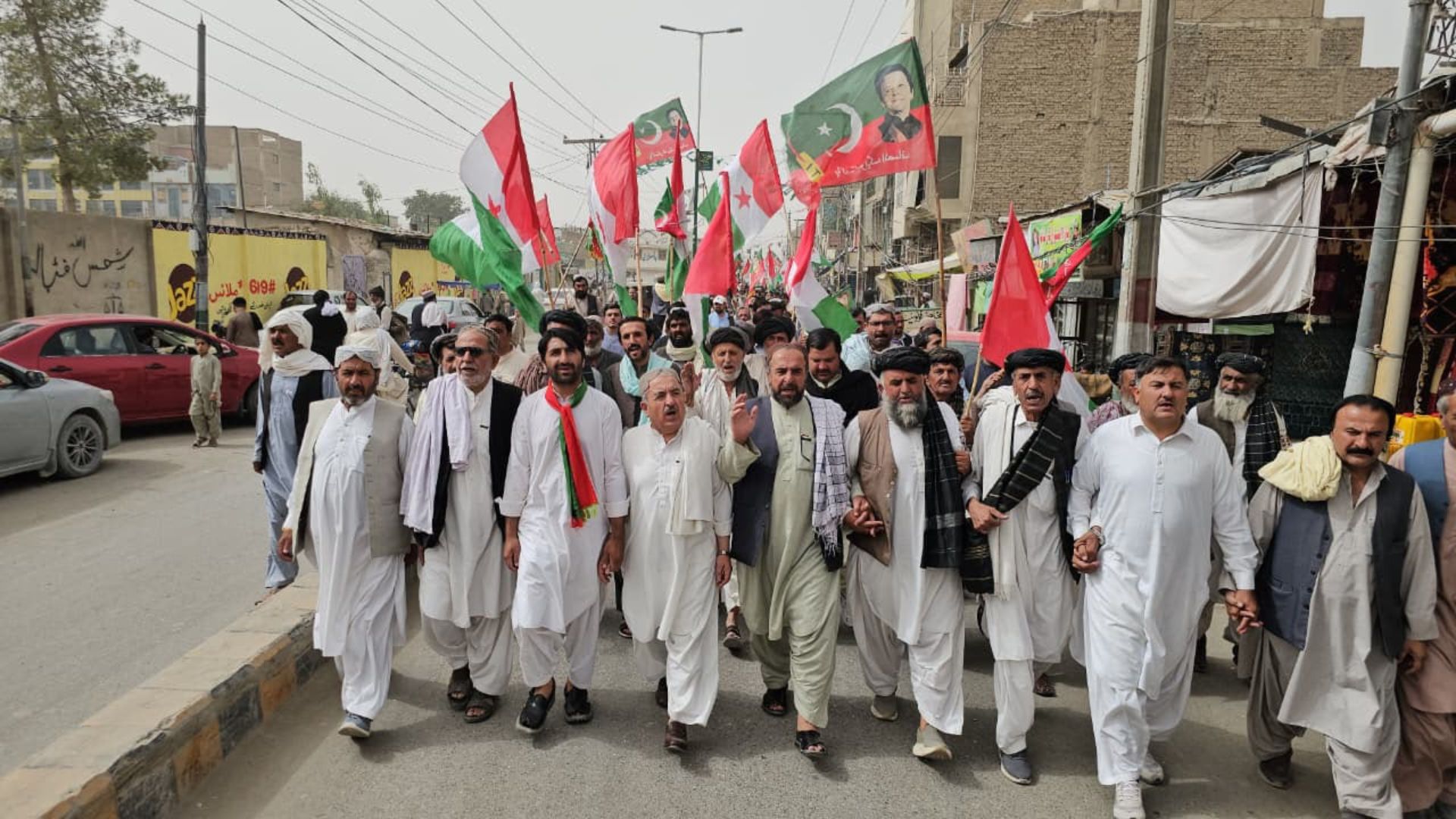 چمن کې د پښتونخوا ملي عوامي ګوند او تحریک انصاف احتجاجي لاریون؛ د عمران خان د خوشي کېدو غوښتنه