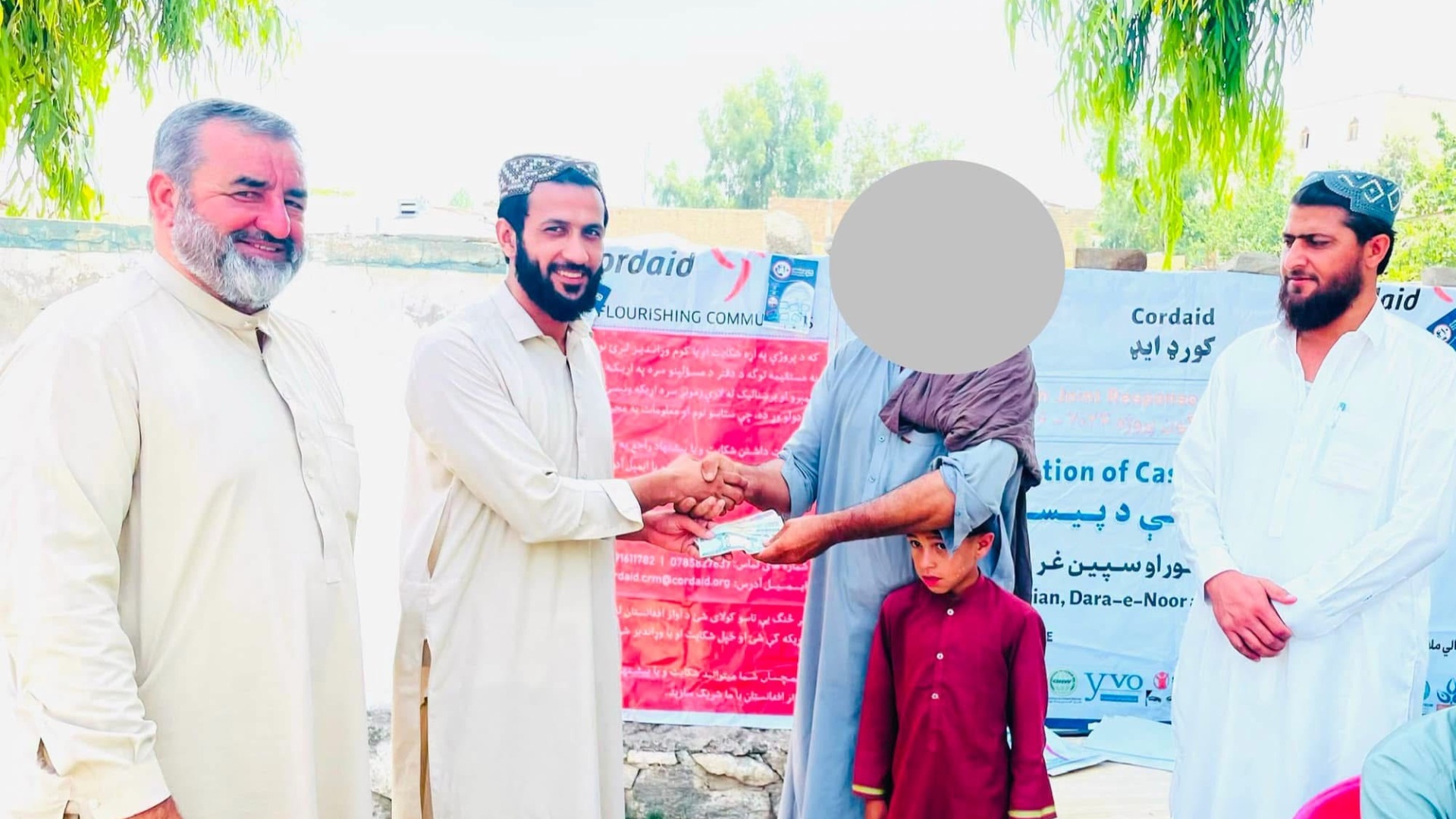 افغانستان : ننګرهار کې ۲۹۴ کاریګرو ته د کار په بدل کې نغدي مرستې ووېشل شوې