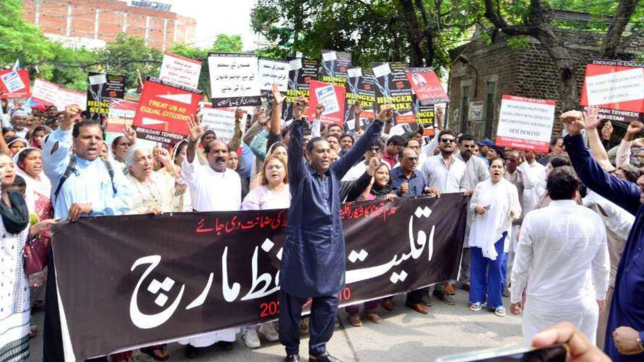 پاکستان کې د اقلیتونو ملي ورځ؛ حکومتي مشرانو د برابر حقونو ژمنه تازه کړه، خو د حقونو ادارې د جدي ستونزو یادونه کوي