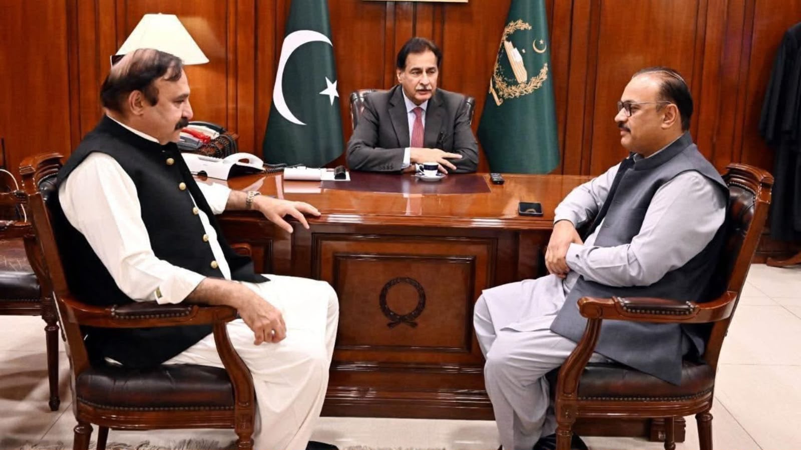 حکومت بیا تحریک انصاف ته د خبرو بلنه ورکړه؛ ګوند د عمران خان د لیدو شرط کېښود