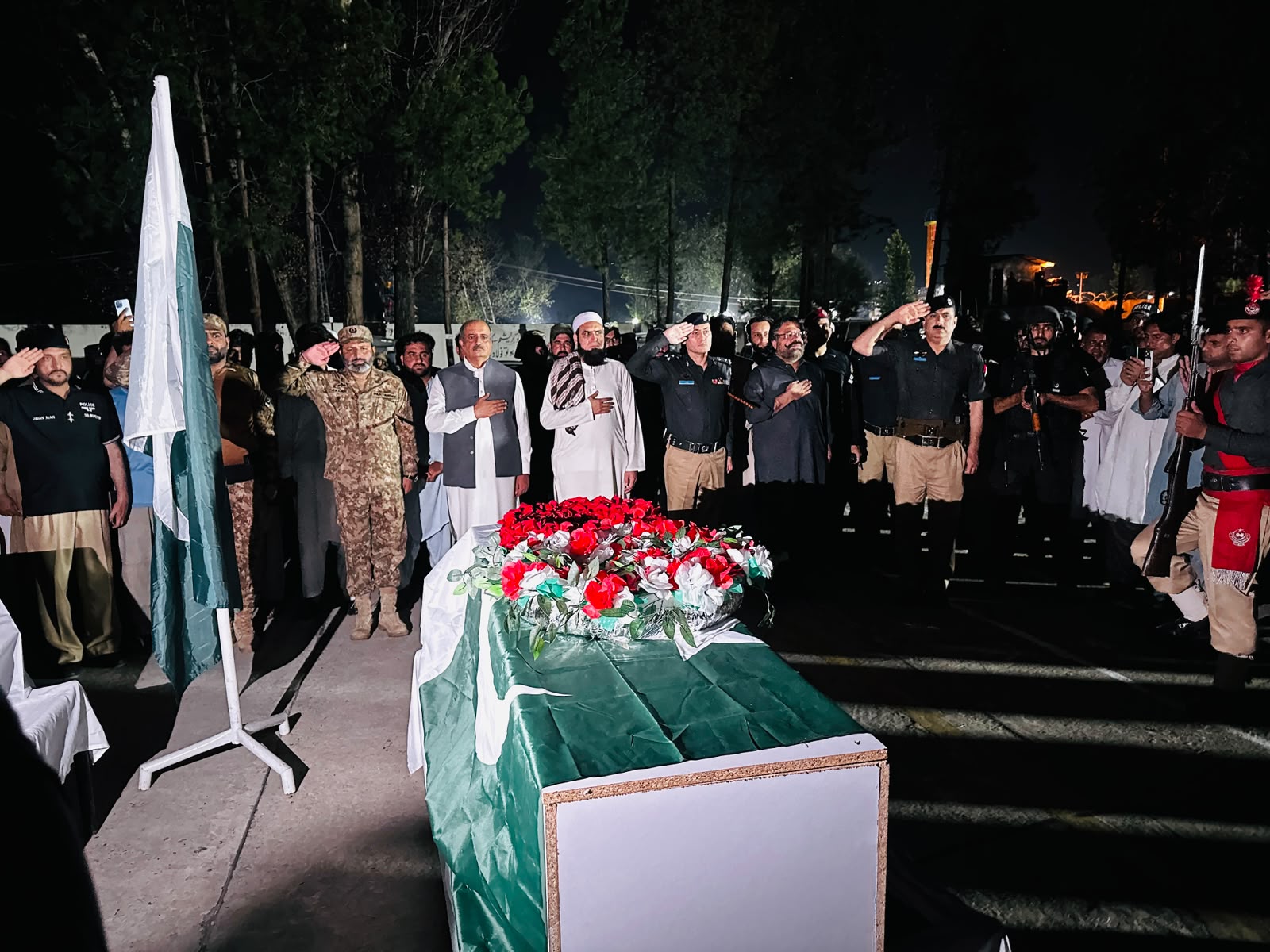 کبل برید: د ۱۶ وژل شويو جنازې، بازار تړلی او د جمعې احتجاج اعلان