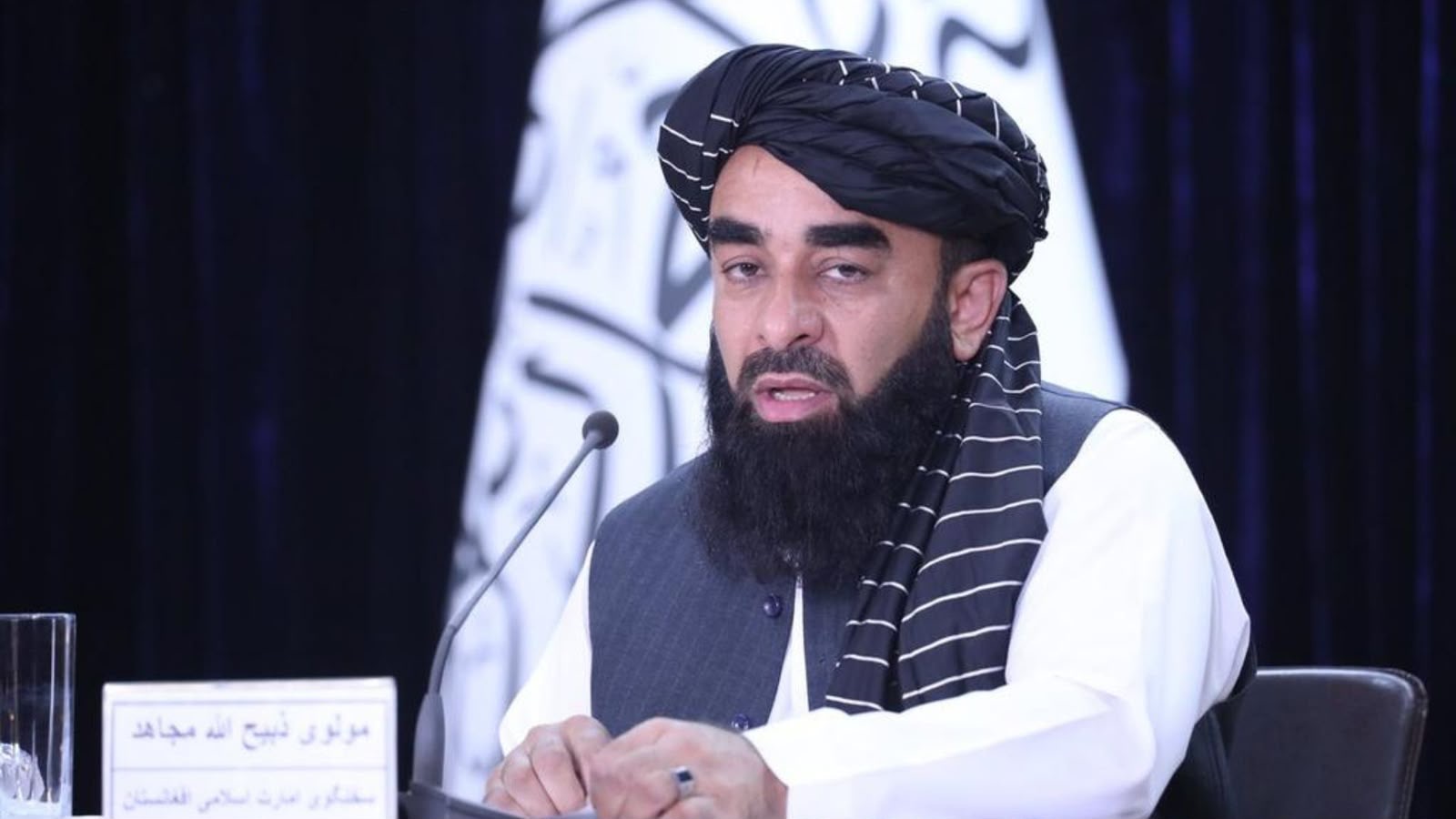 مجاهد : له پاکستانه ایستل کېدونکي افغان محصلان به د افغانستان پوهنتونونو کې جذب شي