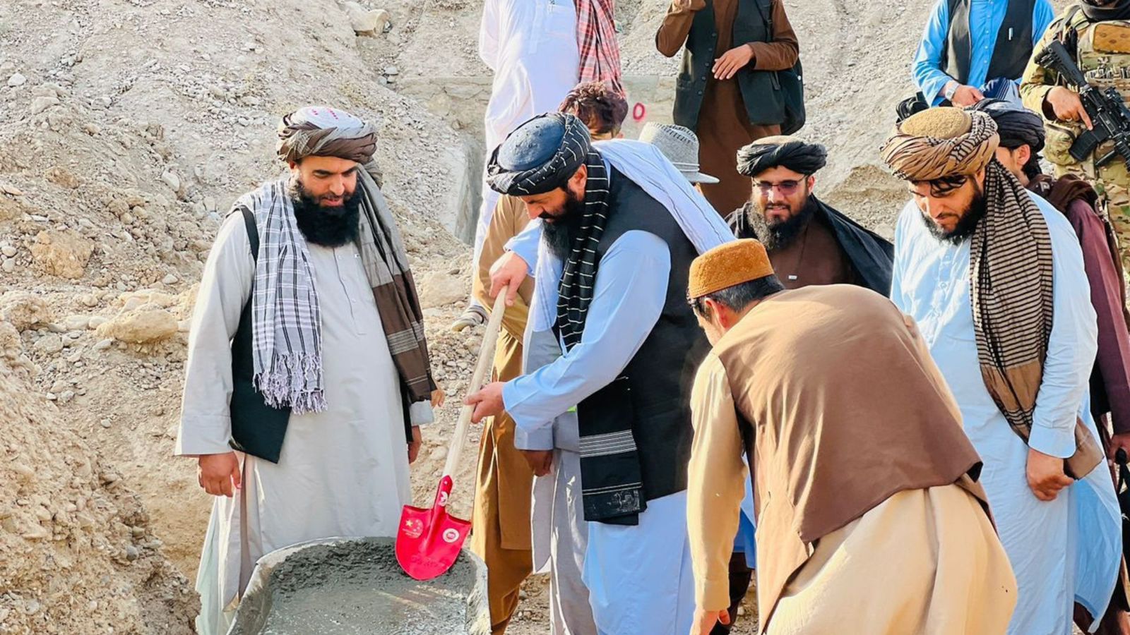 افغانستان : زابل کې د ۸.۵ میلیونه افغانیو په لګښت د ترازو سړک جوړولو چارې پېل شوې