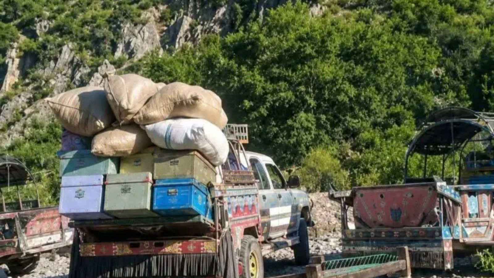 کوز سویلي وزیرستان : د موټر ځانمرګي بریدونو د خطر له امله په واڼا او اعظم ورسک کې پر باروړونکو ګاډو بندیز