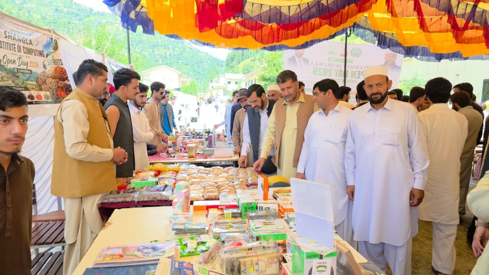 د شانګلې پوهنتون کې یو ورځنی اوپن ډې، د زده‌ کوونکو او والدینو پراخه ګډون
