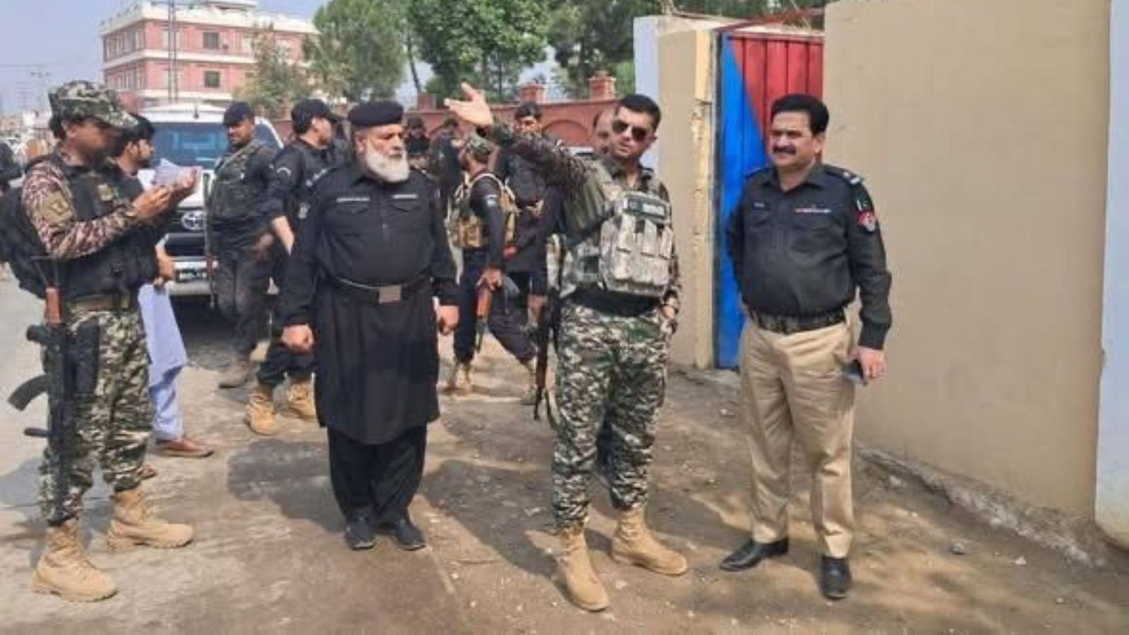 مومند : د ایف سي ځایي ونګ کمانډر او ډي پي او د یکه غونډ تاڼې او پولیس پوستو امنیتي انتظامات کتلي
