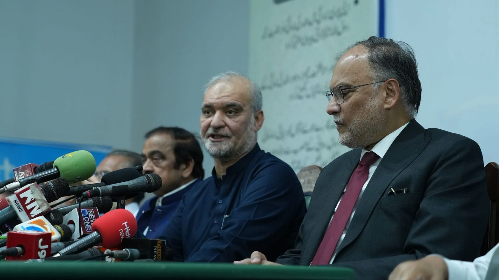 پاکستان : حکومت او جماعت اسلامي پر اقتصادي غوښتنو خبرې کوي؛ احتجاجي پرلتونه به روان وي