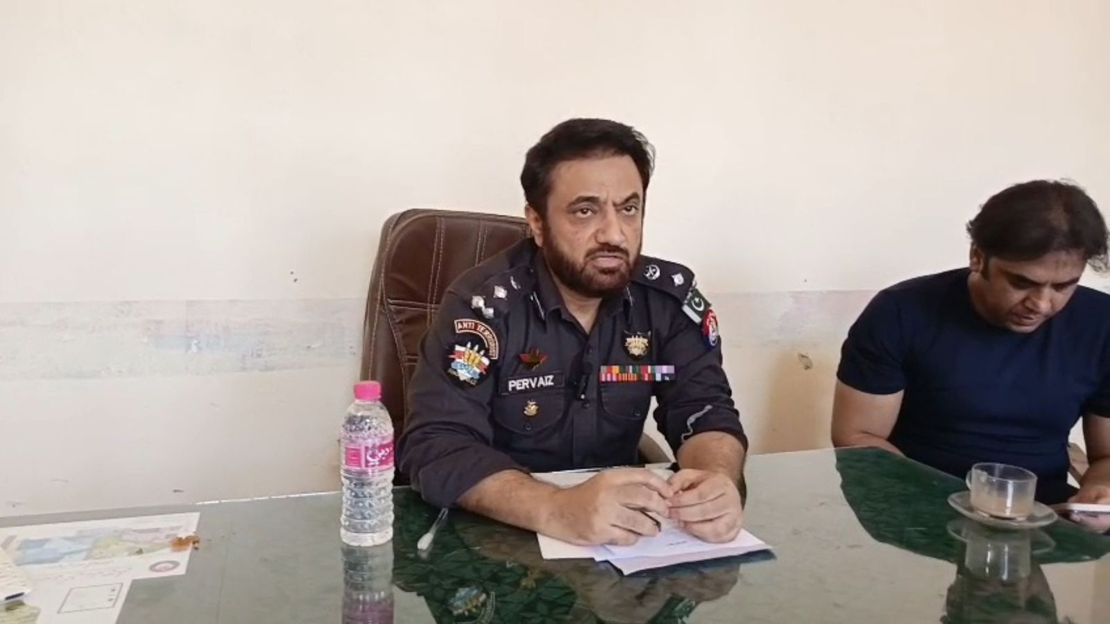 بلوچستان : بهاګ کې شاوخوا ۴۰ وسله والو پر پولیسو او سرکاري مرکزونو برید کړی؛ پولیس وايي برید یې په شا تمبولی
