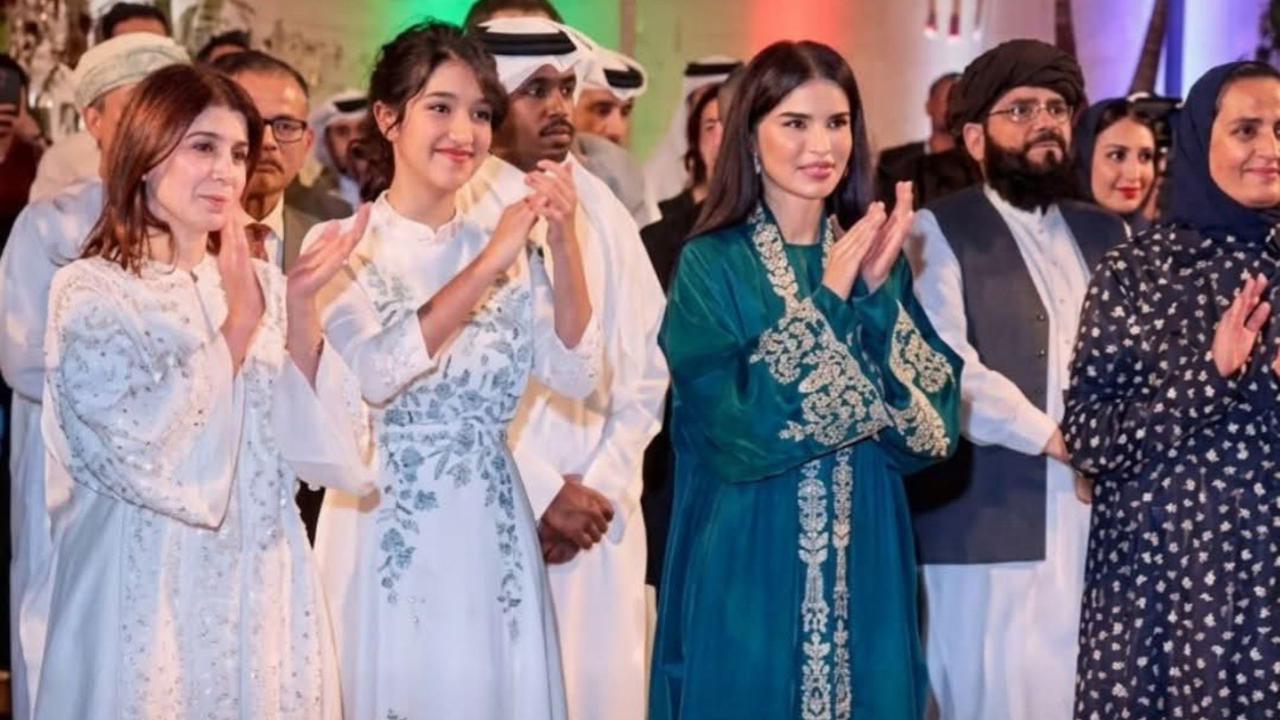 قطر : د طالبانو سفیر سهیل شاهین له ښځینه چارواکو سره په فرهنګي مراسمو کې ګډون کړی دی