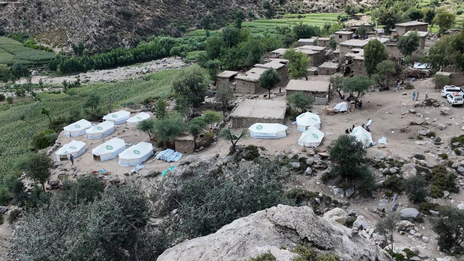 افغانستان : یو کال تېر شو، کور لا نشته؛ د کونړ سلګونه کورنۍ په خیمو کې شپې سبا کوي