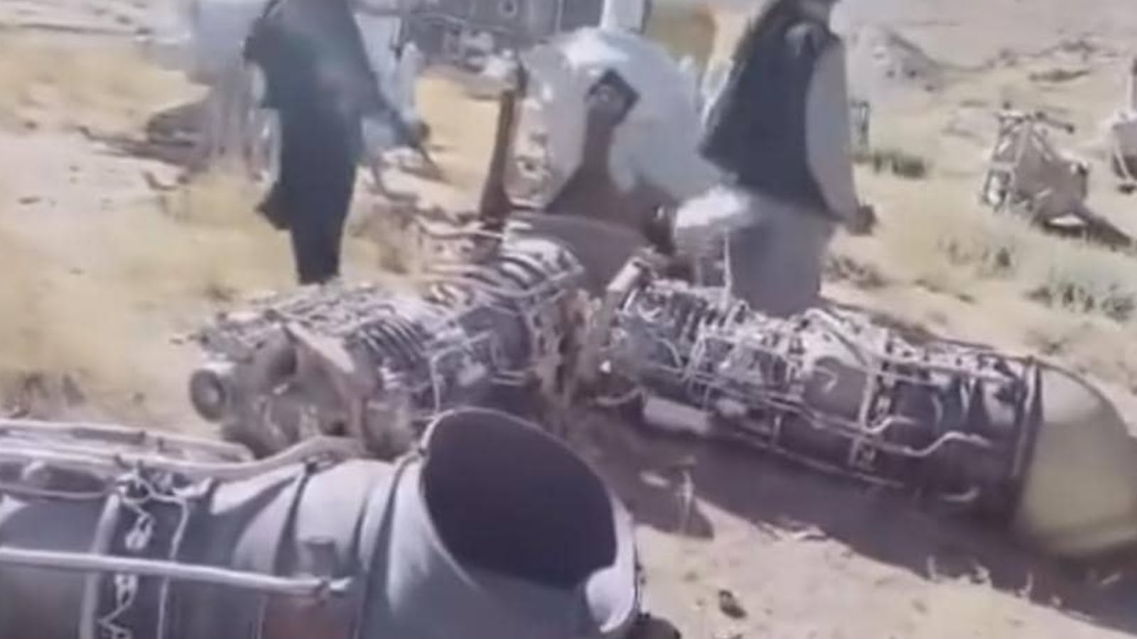 افغانستان : پنجشیر کې د پخواني جمهوریت د چورلکو پرزې موندل شوې