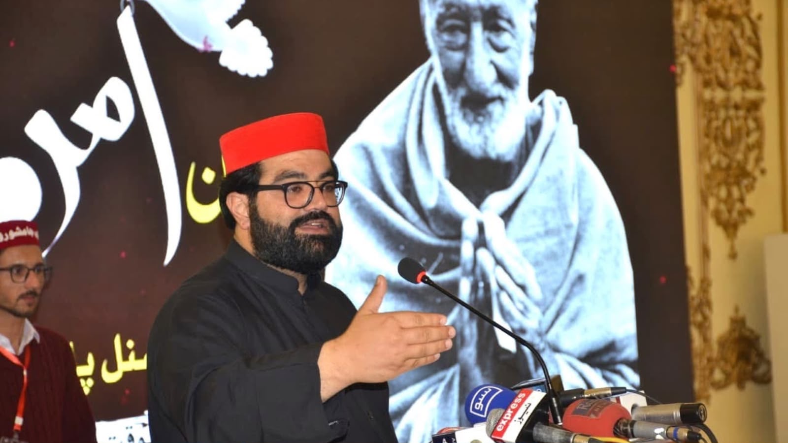 ایمل ولي خان مریم نواز ته: وسله وال چا د افغانستان او کشمیر په جګړو کې وکارول؟