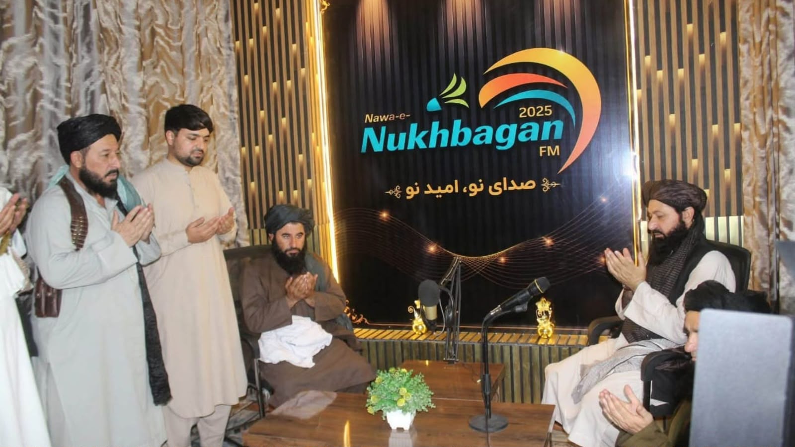 افغانستان : فراه کې نوې راډیو پرانیستل شوه؛ د رسنیو له اقتصادي ستونزو سره هممهاله نوی غږ پېلوي