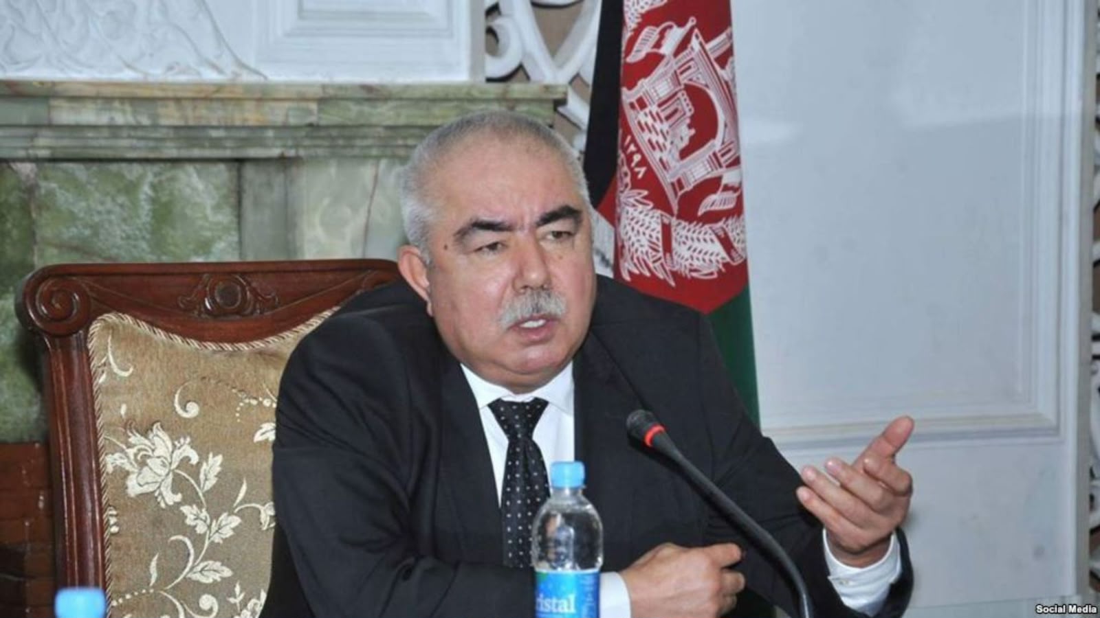 افغانستان : دوستم د خاتم‌ النبیین مدرسې د تخلیې غندنه کړې؛ وايي د شیعه ټولنې ترڅنګ ولاړ دی