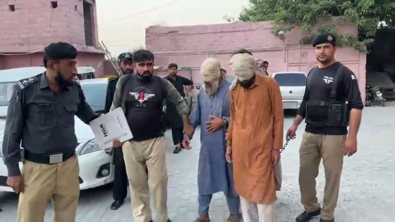 د چارسدې له سرډهېرو تښتول شوې ۱۵ کلنه نجلۍ هنګو کې وموندل شوه