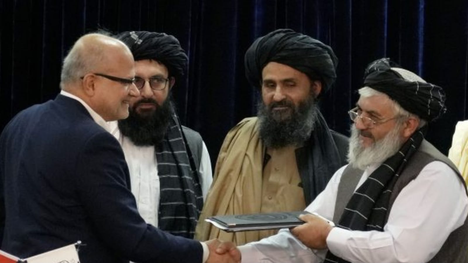امریکا خپلو کمپنیانو ته له طالبانو سره په کاروباري معاملو کې د احتیاط خبرداری ورکړی