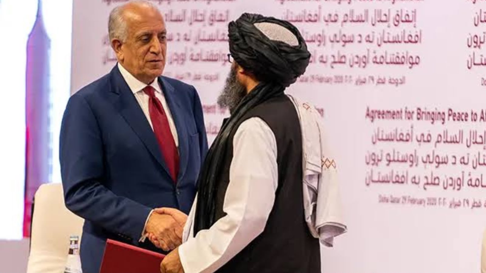 افغانستان : حمد الله محب په نوي کتاب کې خلیلزاد په «لوي خیانت» تورن کړی