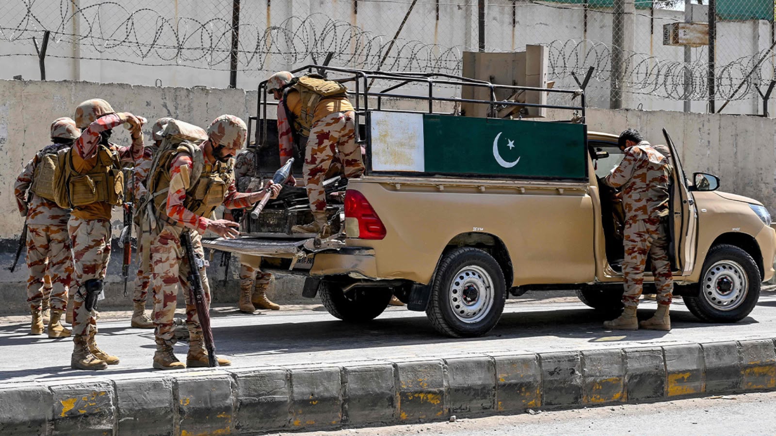 بلوچستان : پوځ دعوه کوي چې په کلات کې ۲۳ تښتول شوي کسان ژغورلي او پنځه وسله وال یې وژلي