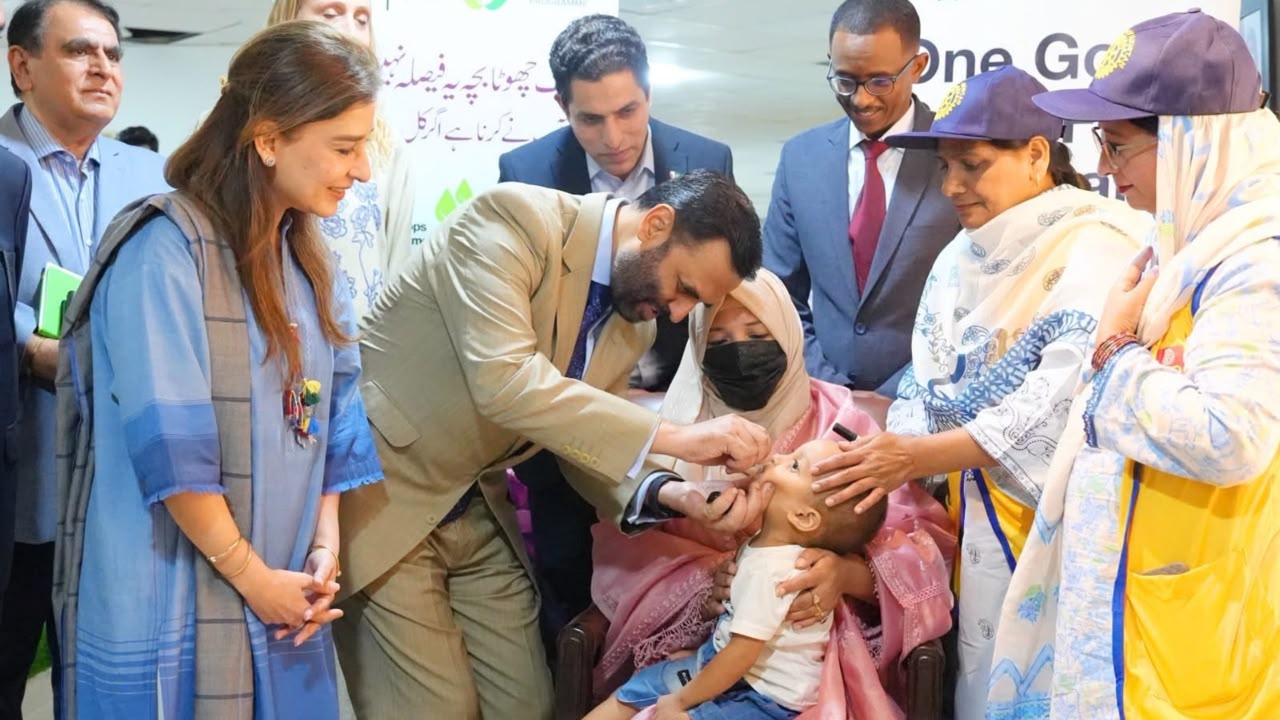 پاکستان : په ۱۱۵ ضلعو کې د پولیو ضد کمپاین پېل شو؛ ۳۱ میلیونه ماشومان به واکسین کېږي