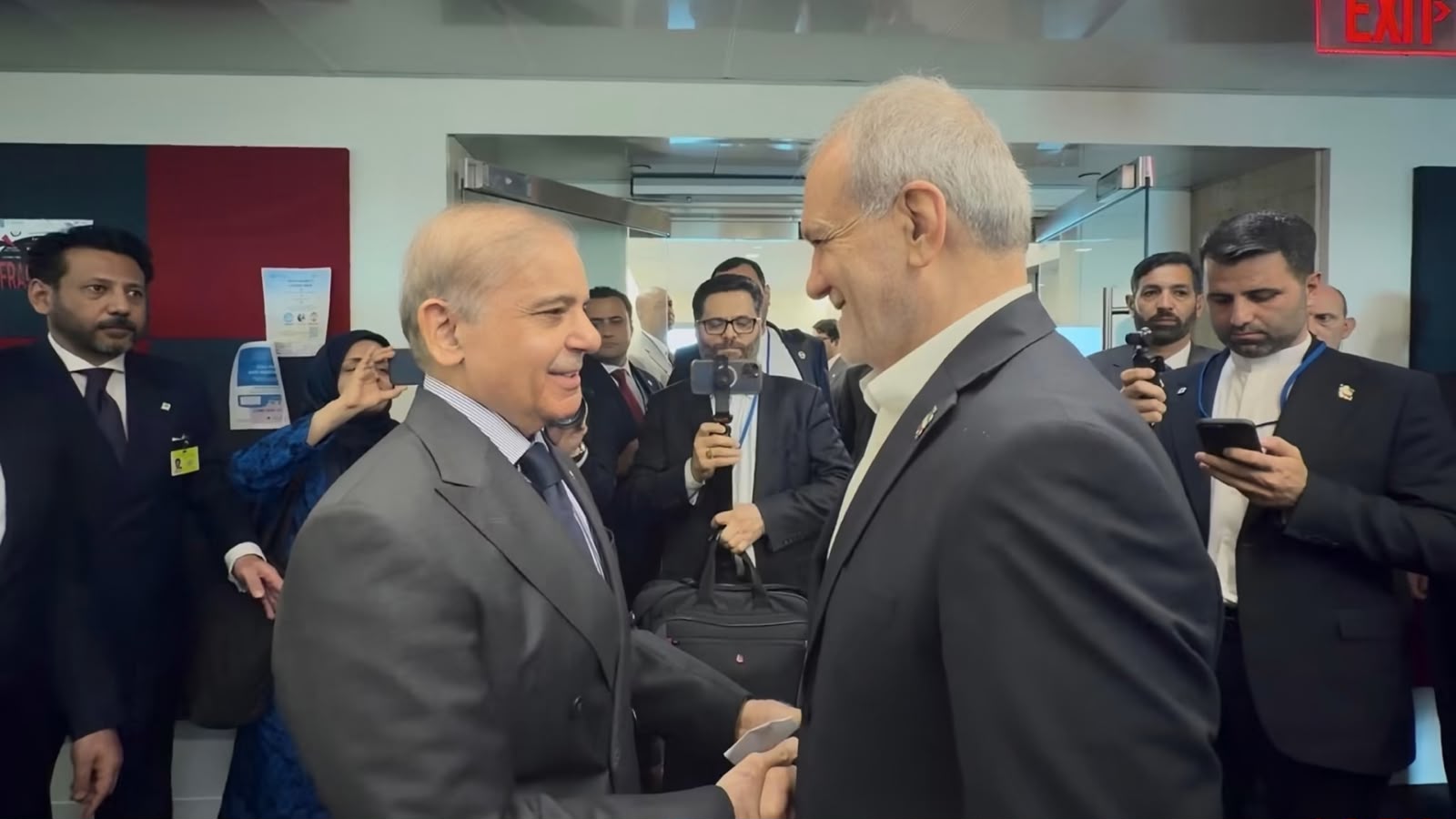 پاکستان ایران ته د مکې د دفاعي تړون په اړه معلومات ورکړي؛ خواجه اصف وايي تهران وروسته ورسره یوځای کېدی شي