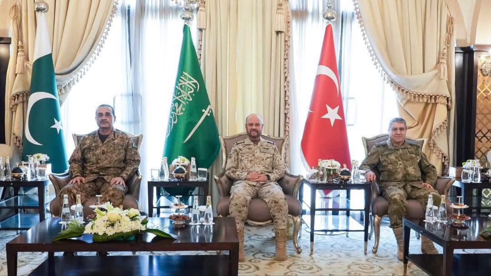 د مکې دفاعي تړون : پاکستان، سعودي او ترکیې د استخباراتي معلوماتو او پوځي همغږۍ پر زیاتولو خبرې کړې