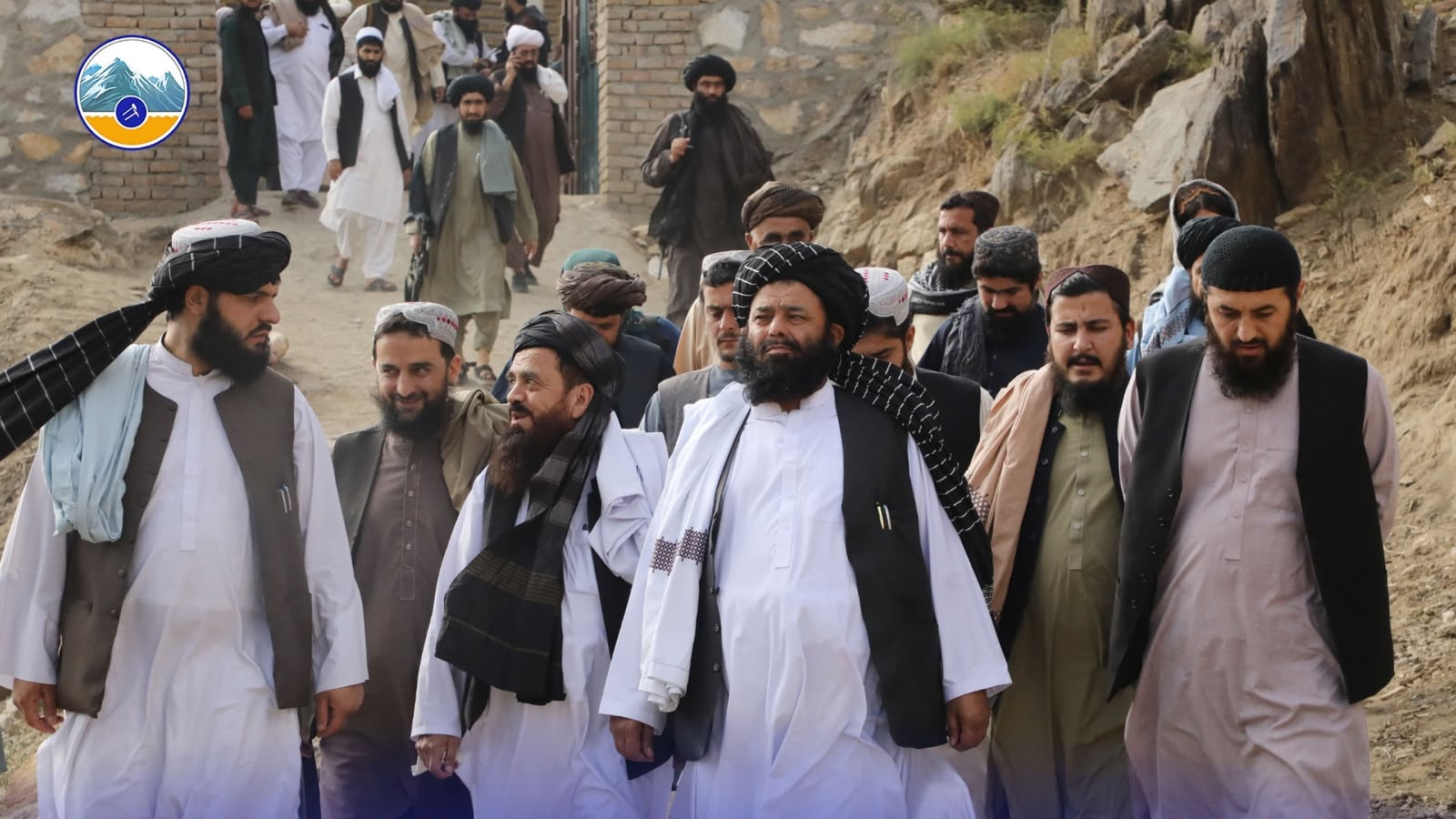 افغانستان : د طالبانو د کانونو وزیر د جګدلک د یاقوتو کان لیدلی