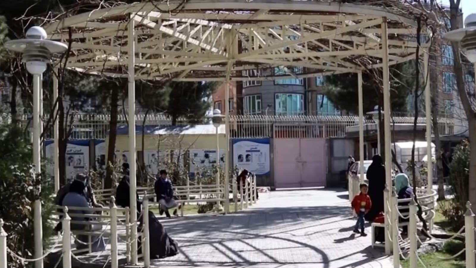 افغانستان : طالبانو د شیعه ټولنې درې نور روغتیايي، کلتوري او دیني مرکزونه تړلي
