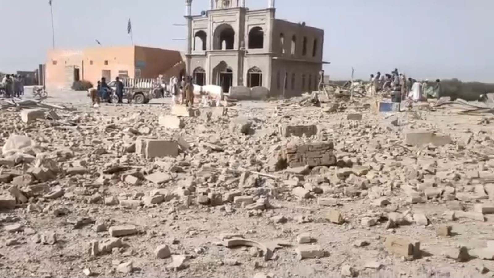 بلوچستان : د کوټې ـ کراچۍ پر لویه لار چاودنې مدینه هوټل ویجاړ کړی