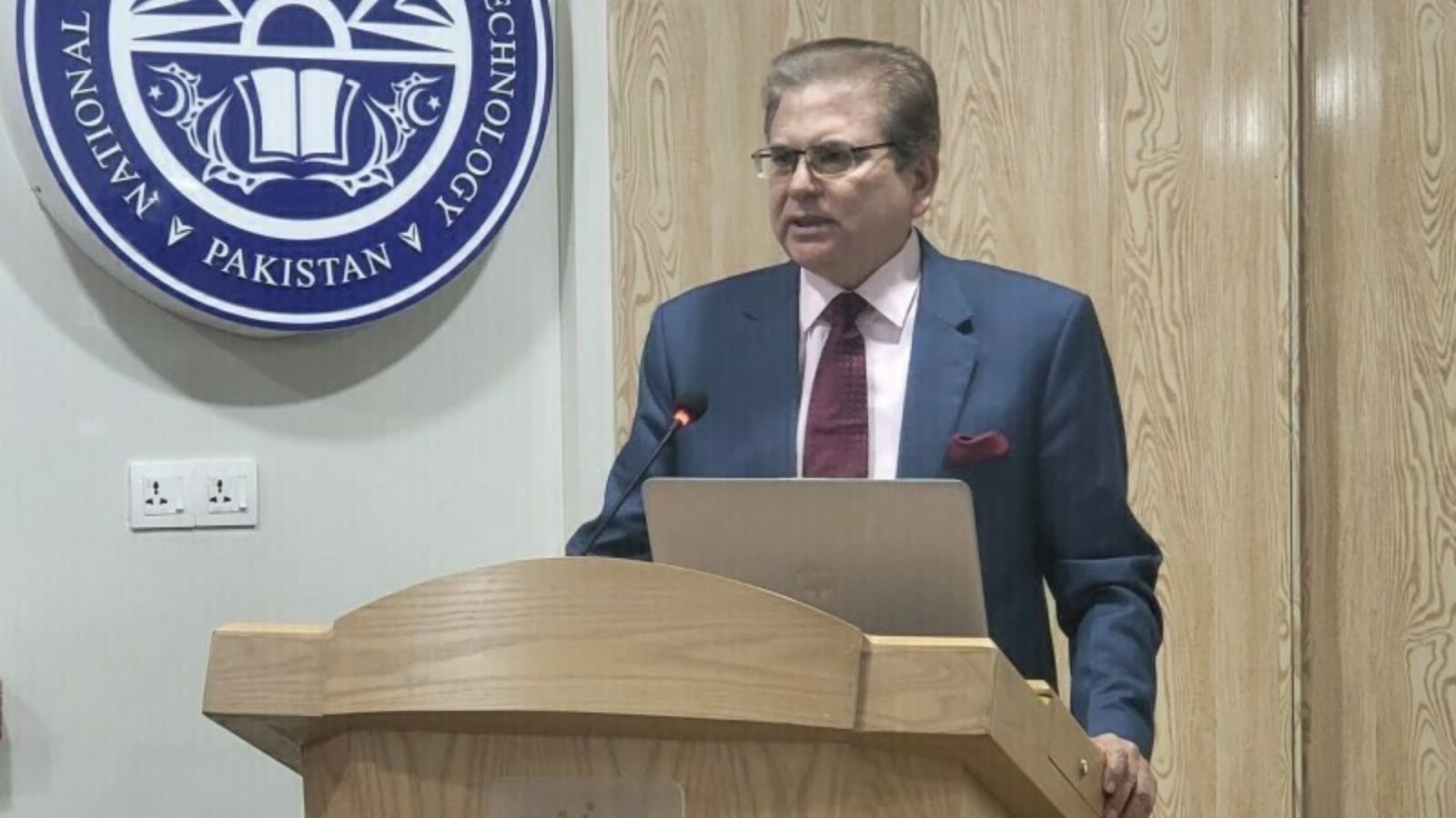 اسلام‌ اباد غونډه: محمد صادق د افغانستان لپاره د پراخ‌ بنسټه سیاسي جوړښت غوښتنه کړې